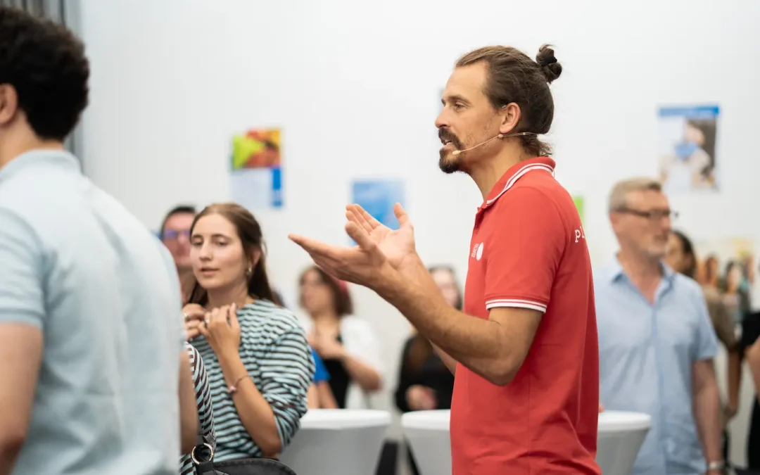 Impro trifft Moderation: Warum die besten Moderator:innen improvisieren können