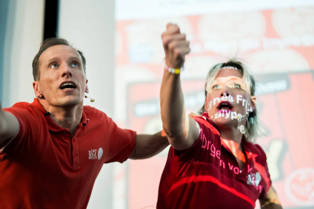playandwork Impro-Show mit KI auf der Firmenbühne